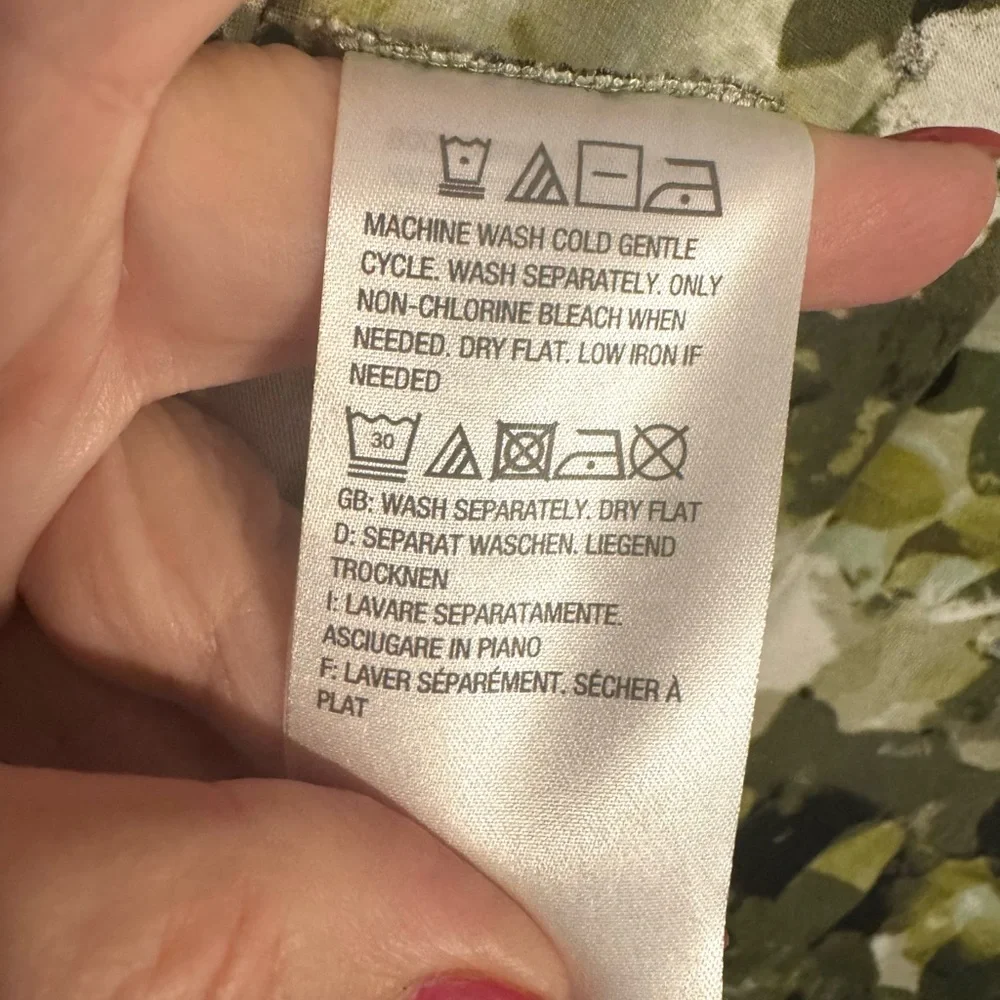 LOGO UNIQUE Camouflage Print Short Sleeve Top w/BACK PLEAT DETAIL  LARGE #G - Picture 7 of 9